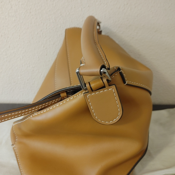 Loewe Large Puzzle Edge In Tan - Picture 5 of 15